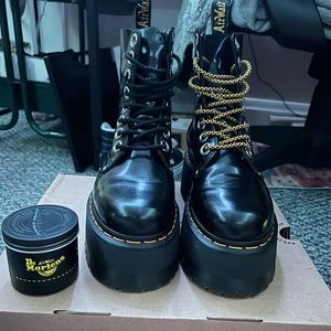 Bought and worn maybe 3 times, too small. Selling with the Wonder Balsam.